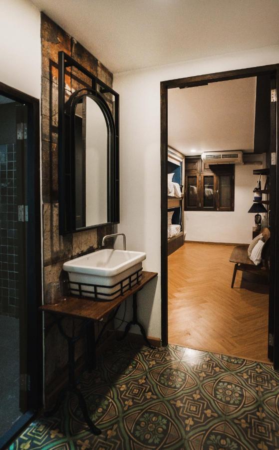 Mojo Old Town Phranakorn Hotel Bangkok Exterior photo